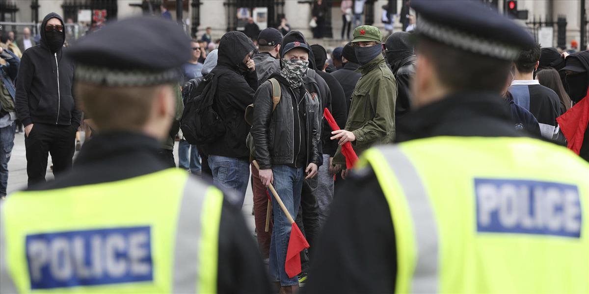 Polícia v Londýne na demonštrácii proti terorizmu zadržala 14 ľudí
