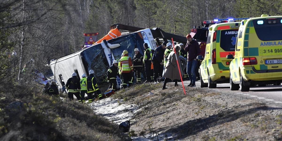 Vo Švédsku havaroval autobus so školákmi: Zahynuli traja ľudia, ďalších asi 28 je zranených!