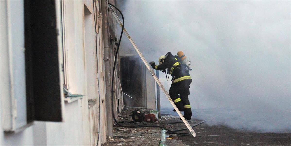 V tlačiarni v obci Bobot v Trenčianskom okrese vypukol požiar
