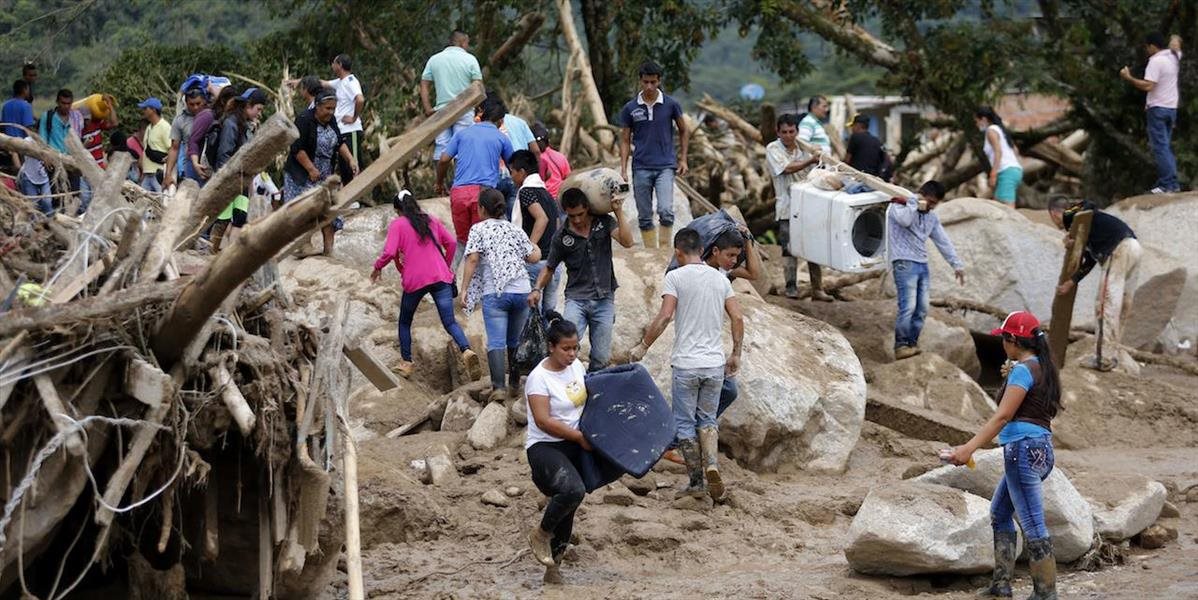 Medzi obeťami zosuvu v Kolumbii je 43 detí, pomoc ponúkajú aj povstalci