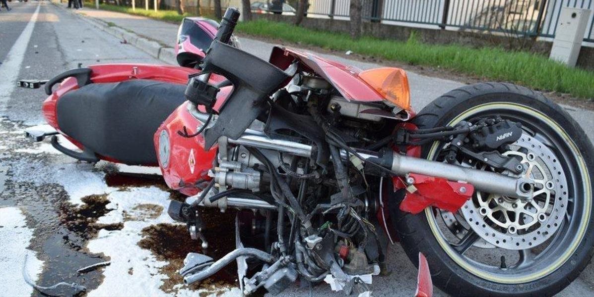 Tragický víkend: Havarovalo päť motorkárov, dvaja neprežili