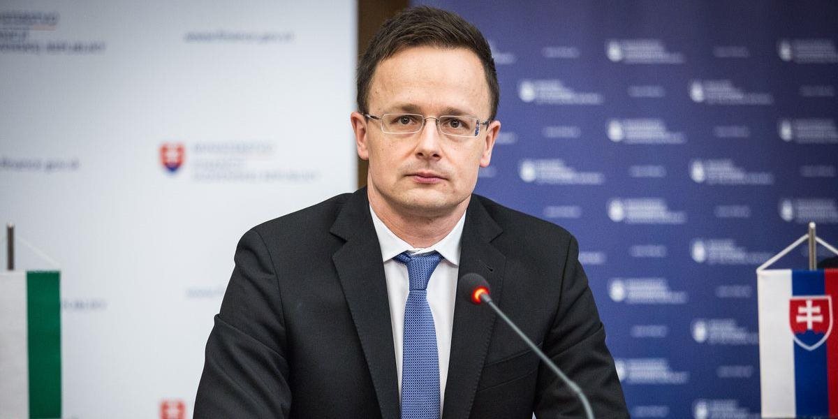 Maďarský minister zahraničia Szijjártó: NATO sa musí zapojiť do boja proti Islamskému štátu