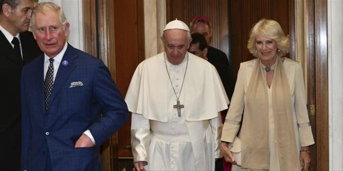Pápež František sa stretol s britským princom Charlesom