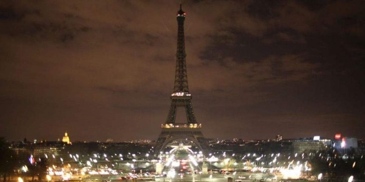 Eiffelovka a Ostankino o polnoci zhasli svetlá, uctili si tým pamiatku obetí z Petrohradu