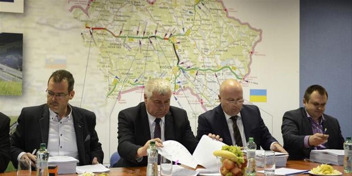 FOTO Podpísali zmluvu na juhozápadný diaľničný obchvat Prešova, výstavba potrvá štyri roky