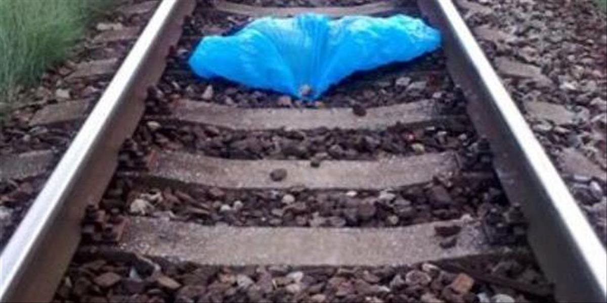 Tragédia: Prechádzajúci vlak zachytil 24-ročnú ženu, kolíziu neprežila