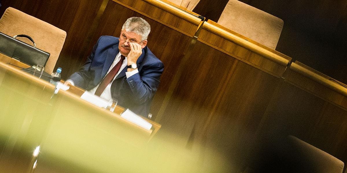 Richter zostáva aj naďalej vo funkcii, parlament ho neodvolal