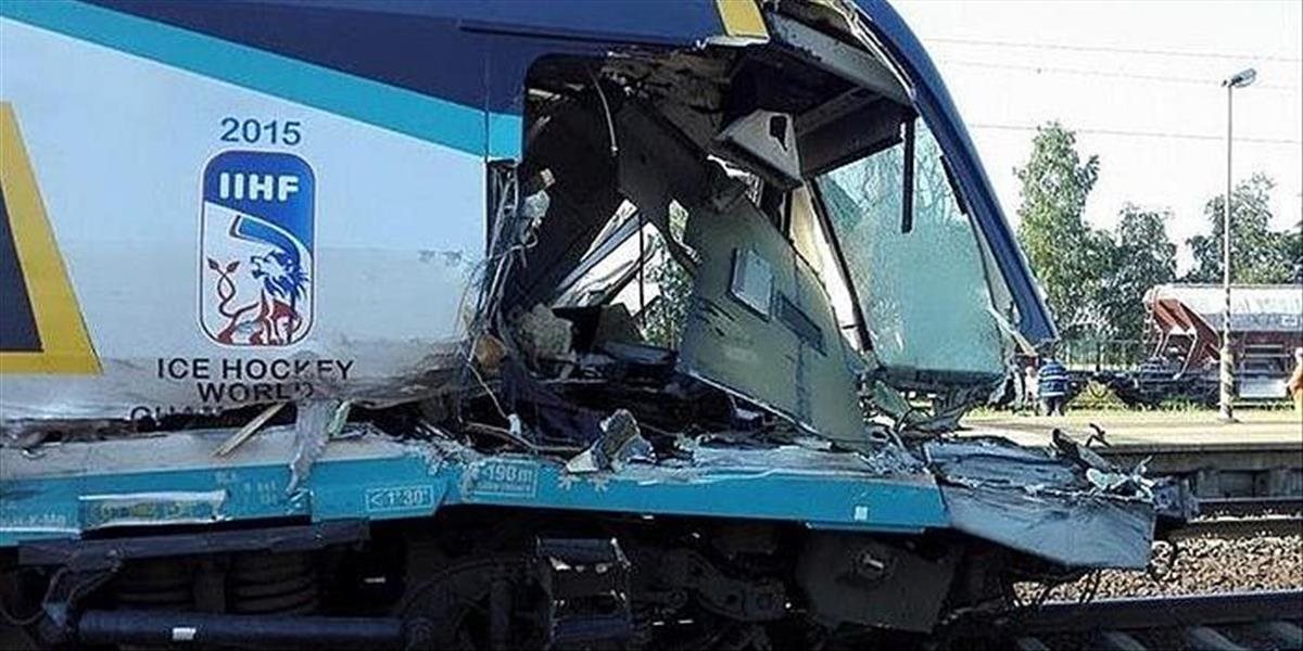 V Poľsku sa zrazil rýchlik Pendolino s nákladným autom, 15 ľudí hospitalizovali
