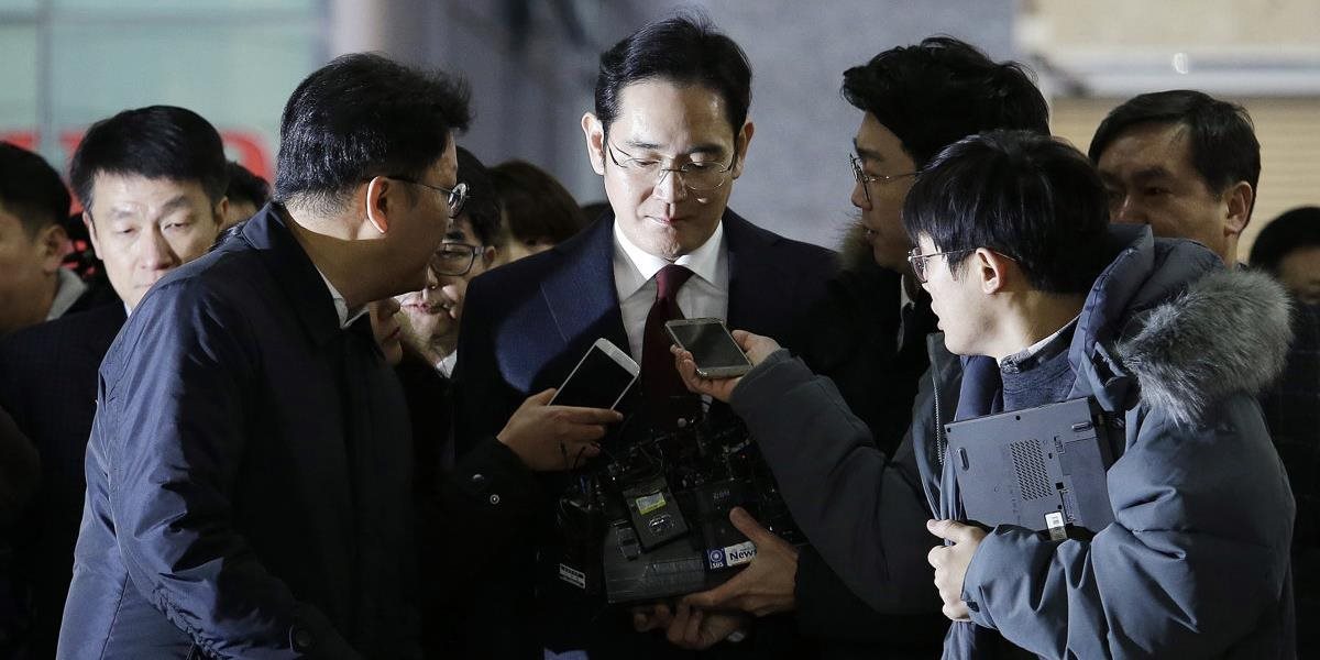 Šéfa Samsungu v putách postavili pred súd pre korupciu a spreneveru