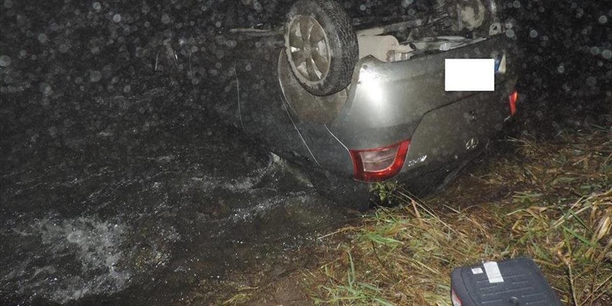 Tragédia: Telo 22-ročného vodiča našli zakliesnené v aute v rieke Hron