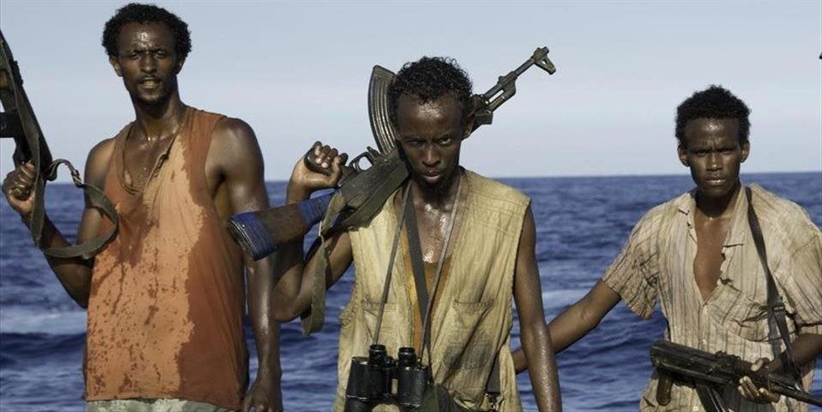 Somálski piráti sa v Adenskom zálive pokúsili o únos ďalšej nákladnej lode