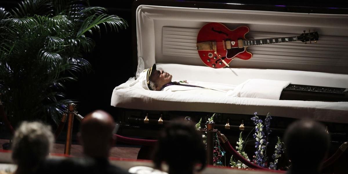 Fanúšikovia dali navždy zbohom rokenrolovej legende Chuck Berrymu