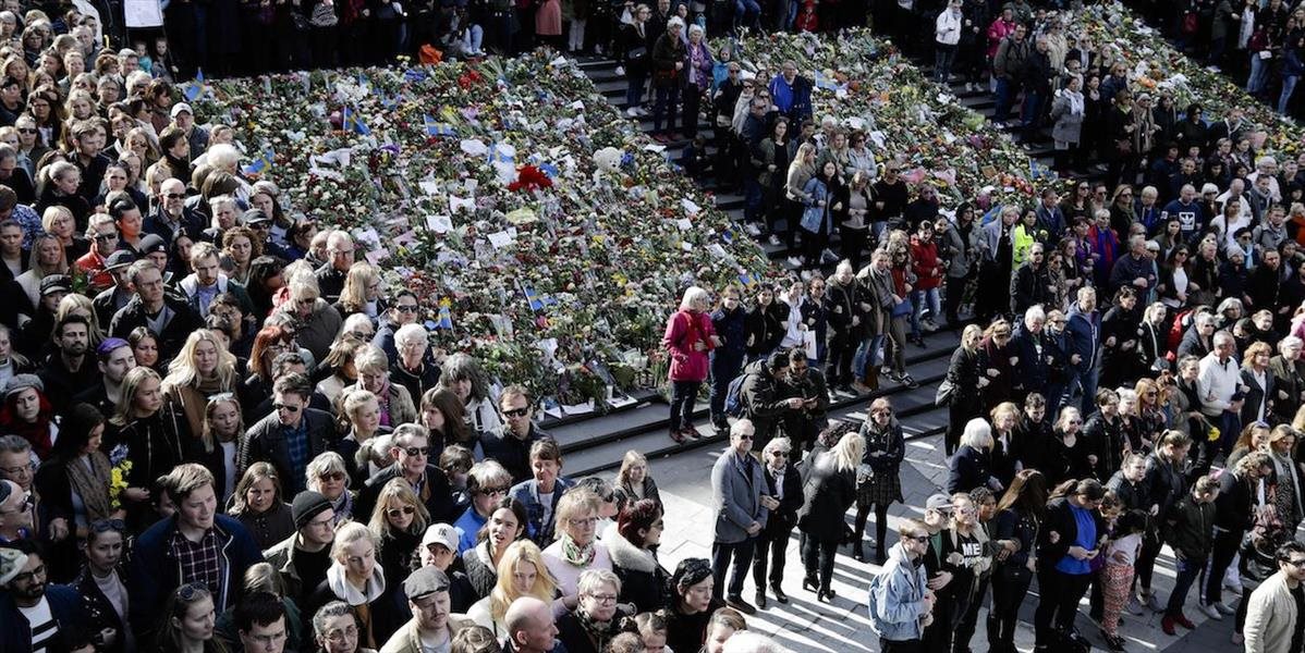 Tisíce Švédov si uctili obete teroristického útoku v Štokholme