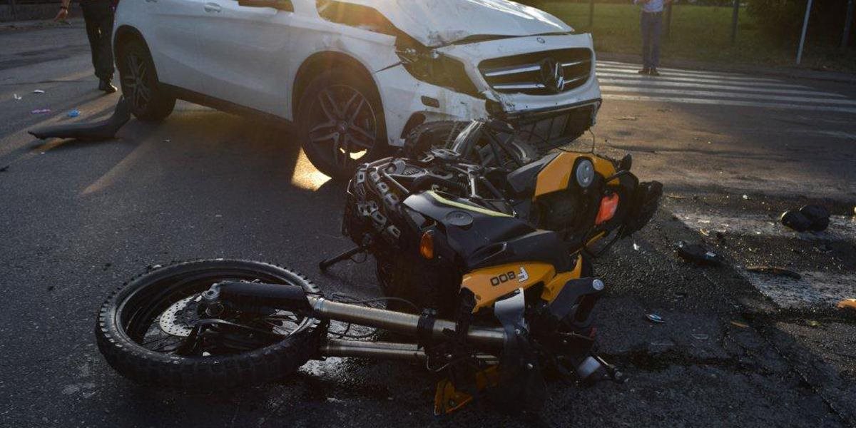 Arogantný motorkár po naháňačke s políciou havaroval