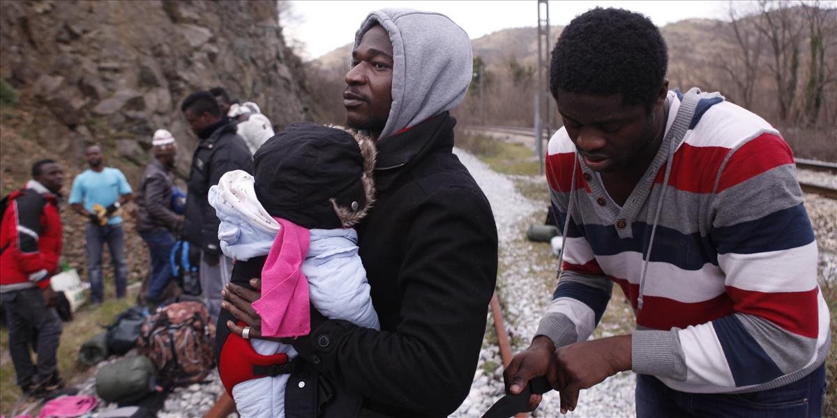 Francúzskym úradom po evakuácii z horiaceho tábora zmizli stovky migrantov