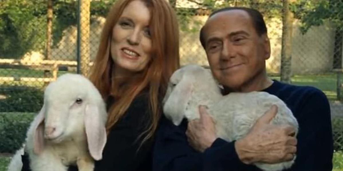 VIDEO Berlusconi sa v kampani postavil proti mäsovému priemyslu, odsúdené zvieratá si aj adoptoval