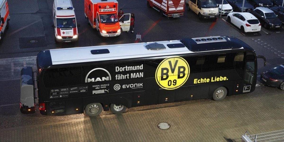 Pri autobuse Borussia Dortmund včera tesne pred zápasom explodovali tri výbušniny, útok bol namierený proti hráčom klubu.