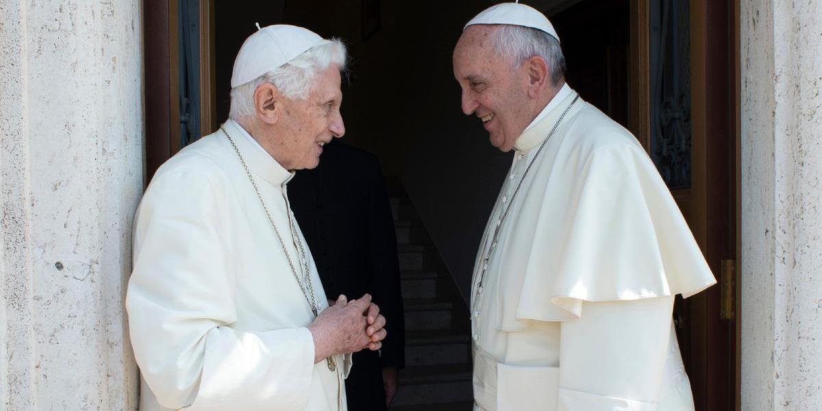 Pápež s predstihom gratuloval svojmu predchodcovi k 90. narodeninám