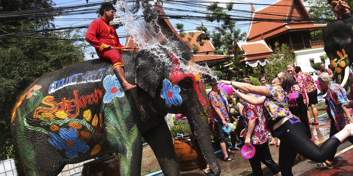 Počas osláv nového roka v Thajsku zahynulo na cestách 390 ľudí