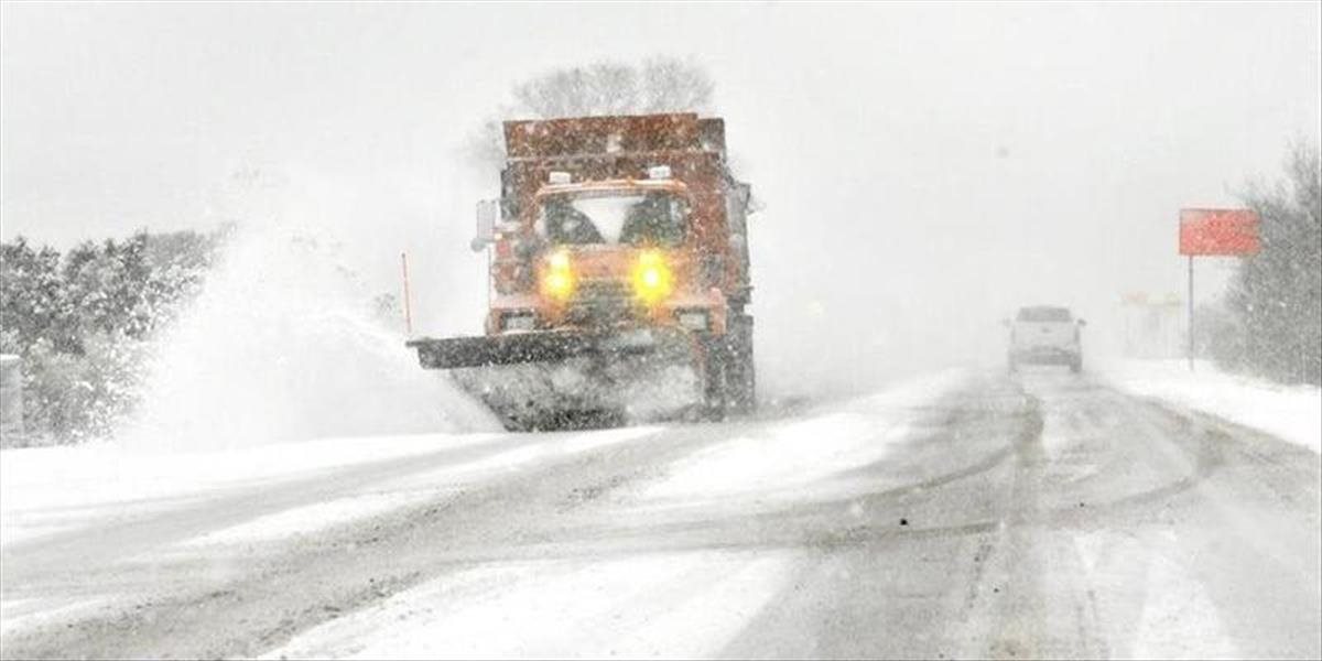 Zima to ešte nevzdáva: Cestári spod Tatier sú opäť na cestách, na viacerých územiach sneží