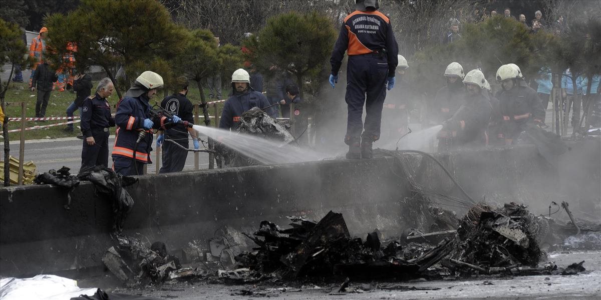 V Turecku sa zrútil policajný vrtuľník s 12 ľuďmi na palube