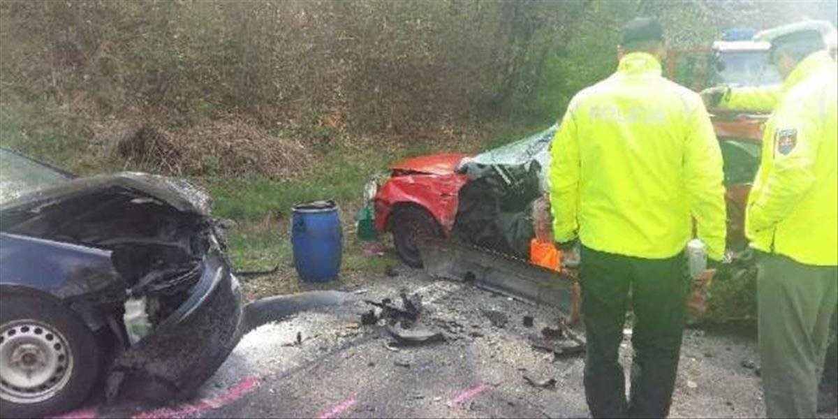Tragédia: Mladá vodička sa čelne zrazila s oproti idúcim vozidlom, zraneniam podľahla