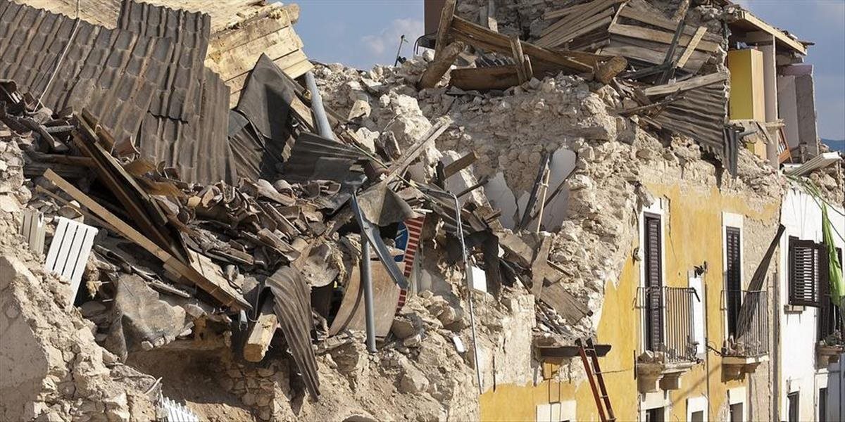 Západné Turecko postihli naraz dve silné zemetrasenia