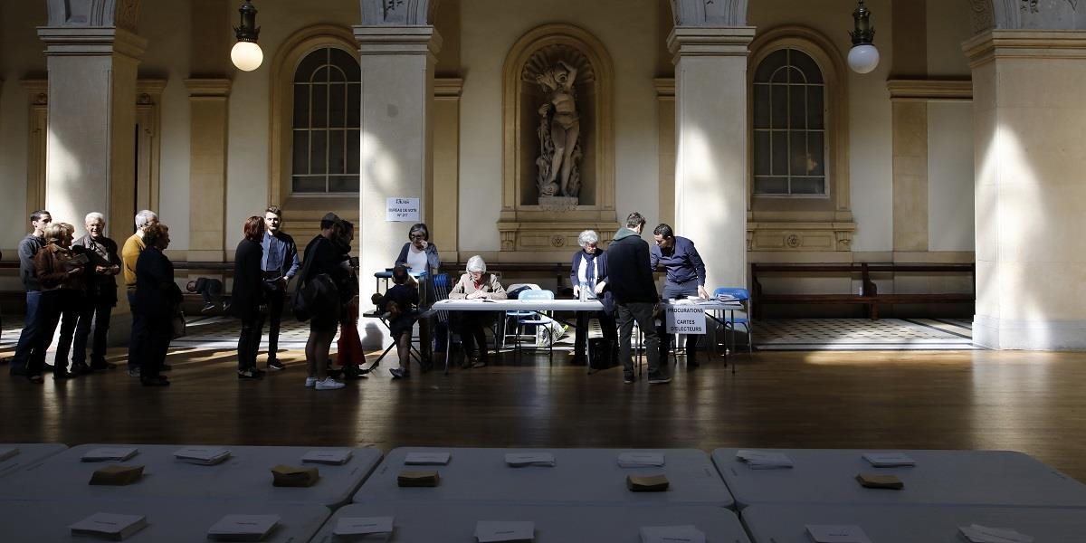 Účasť na voľbách vo Francúzsku dosiahla do poludnia 28,5 percenta