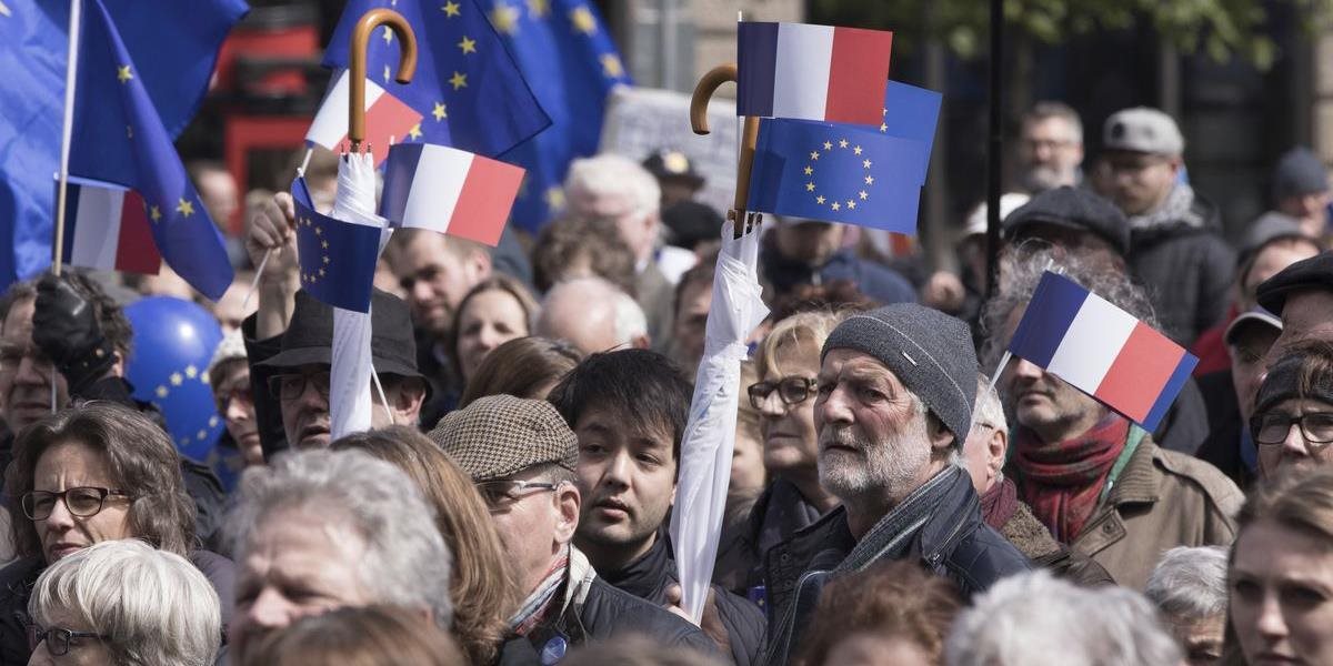 Tisíce ľudí v Berlíne demonštrovalo za jednotnú Európu a proeurópsky výsledok volieb vo Francúzsku