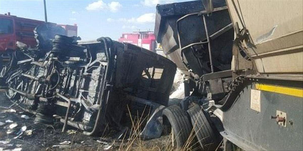Tragédia: Zrážku autobusu s kamiónom v Keni neprežilo 27 ľudí