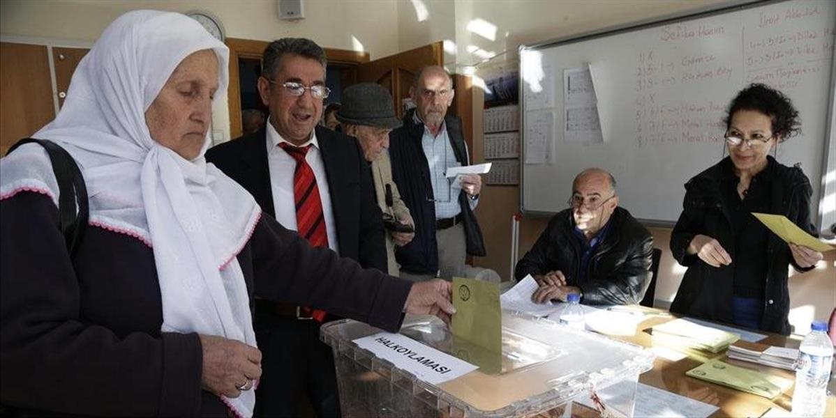 Turecký najvyšší súd zamietol pokus opozície o odvolanie referenda