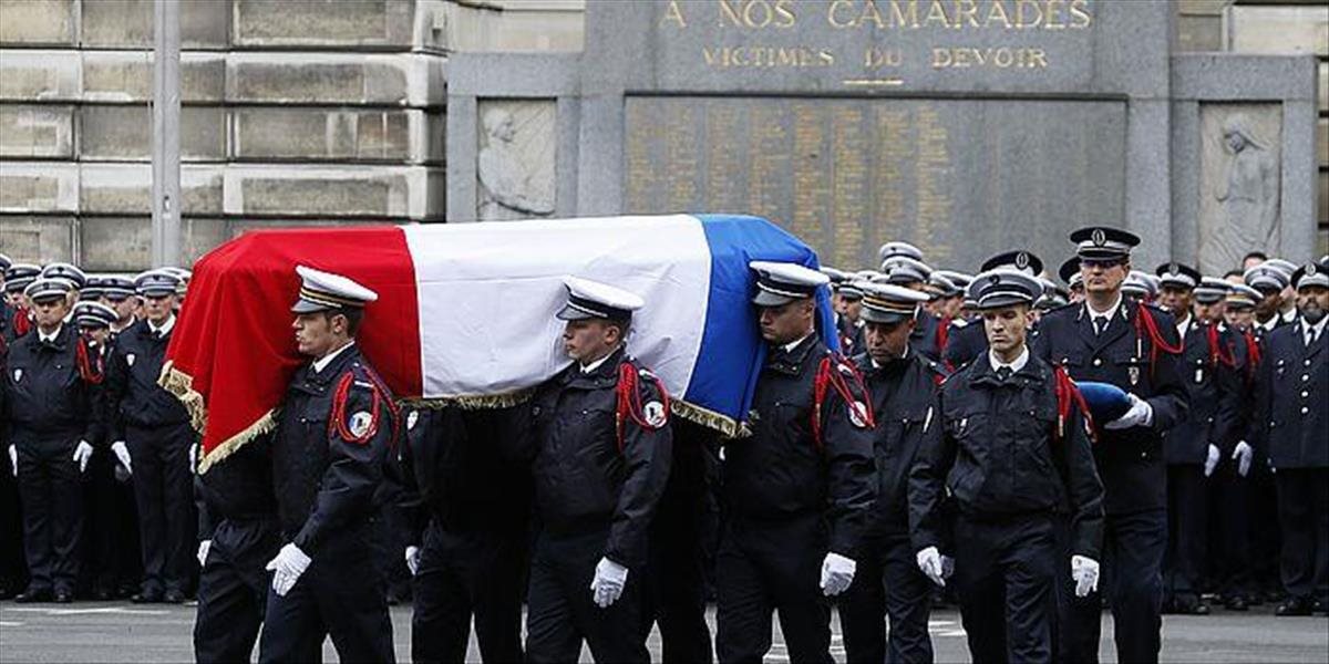 FOTO Francúzski predstavitelia si uctili policajta zabitého na Champs-Élysées