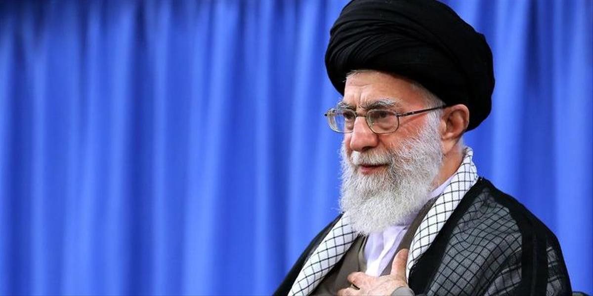 Ajatolláh vyzval iránskych kandidátov, aby hospodársky rast presadili bez Západu