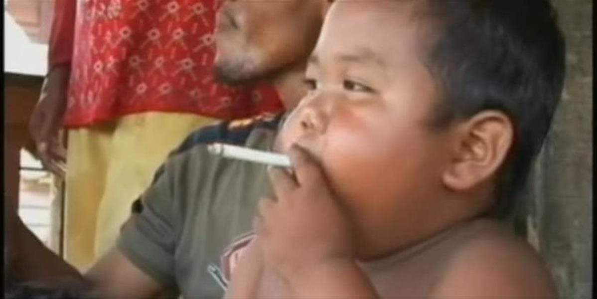 VIDEO Dvojročný chlapec fajčil 40 cigariet denne, takto vyzerá dnes