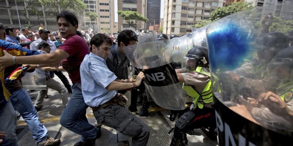 Počet obetí protivládnych protestov vo Venezuele rapídne stúpa