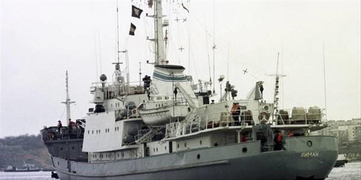Ruská vojenská loď sa v Čiernom mori zrazila s nákladným plavidlom a potopila sa