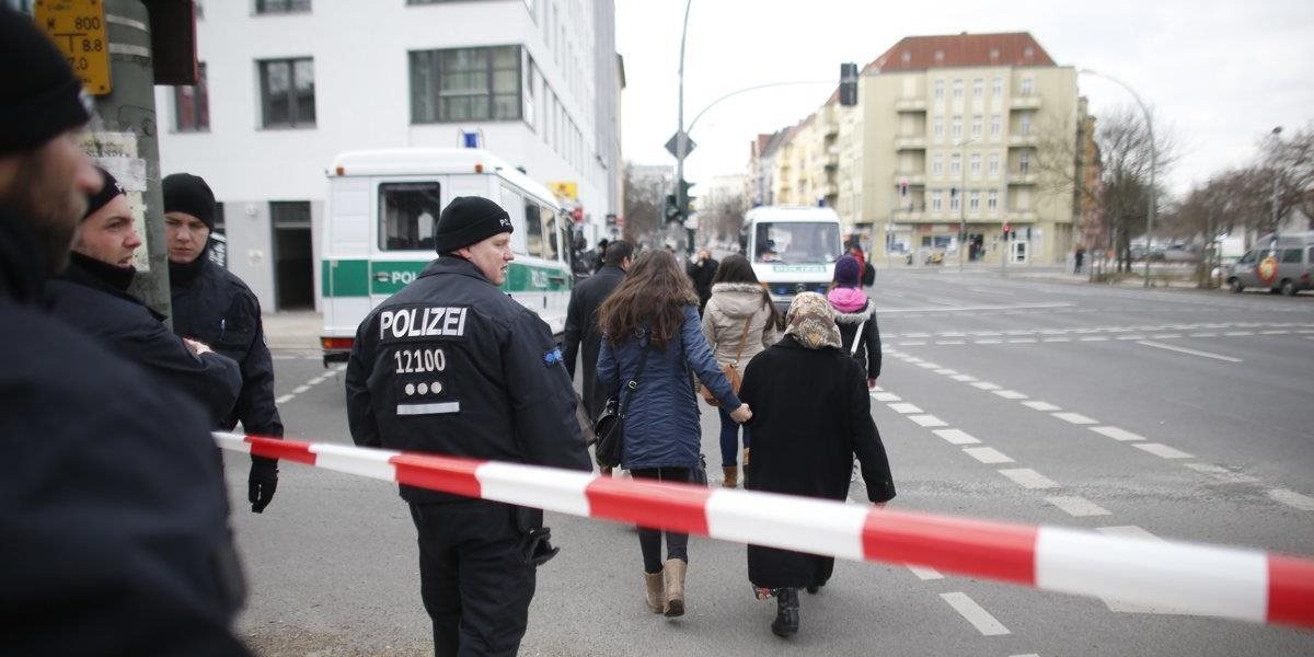 Policajnú hliadku v Berlíne prepadol ozbrojenec, muži zákona ho postrelili