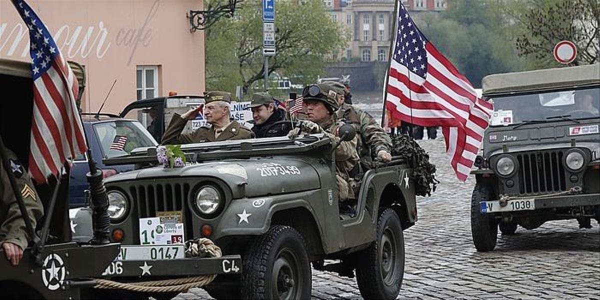 Prahou prešiel konvoj historických vozidiel americkej armády