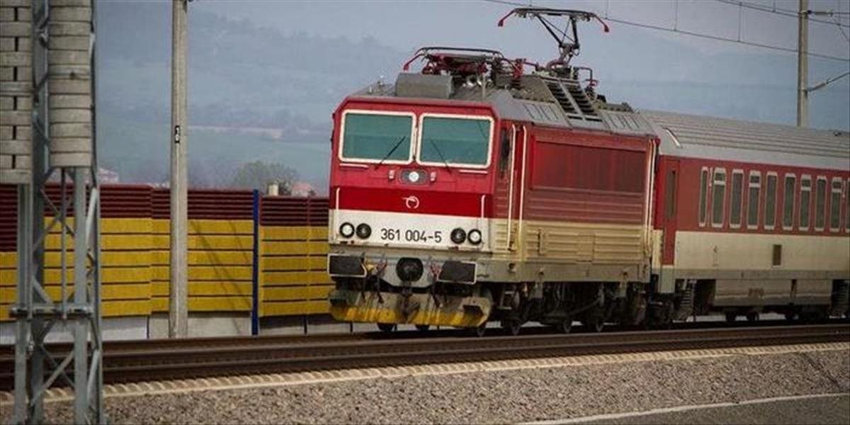 Posilnené IC vlaky a rýchliky ponúkajú cez predĺžený víkend dostatok miest