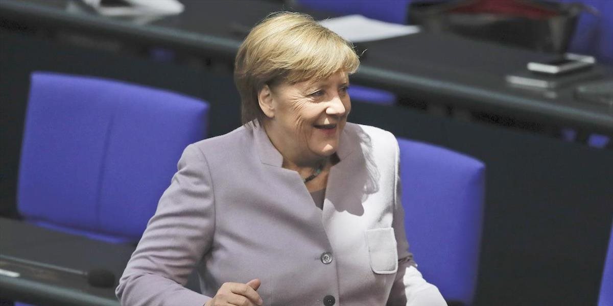 Merkelovej kresťanskí demokrati si v prieskumoch udržiavajú náskok