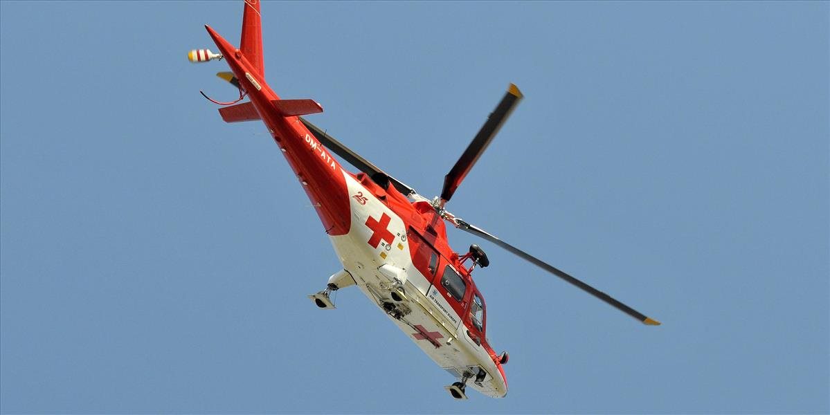 Vrtuľník previezol zraneného muža do nemocnice v Poprade