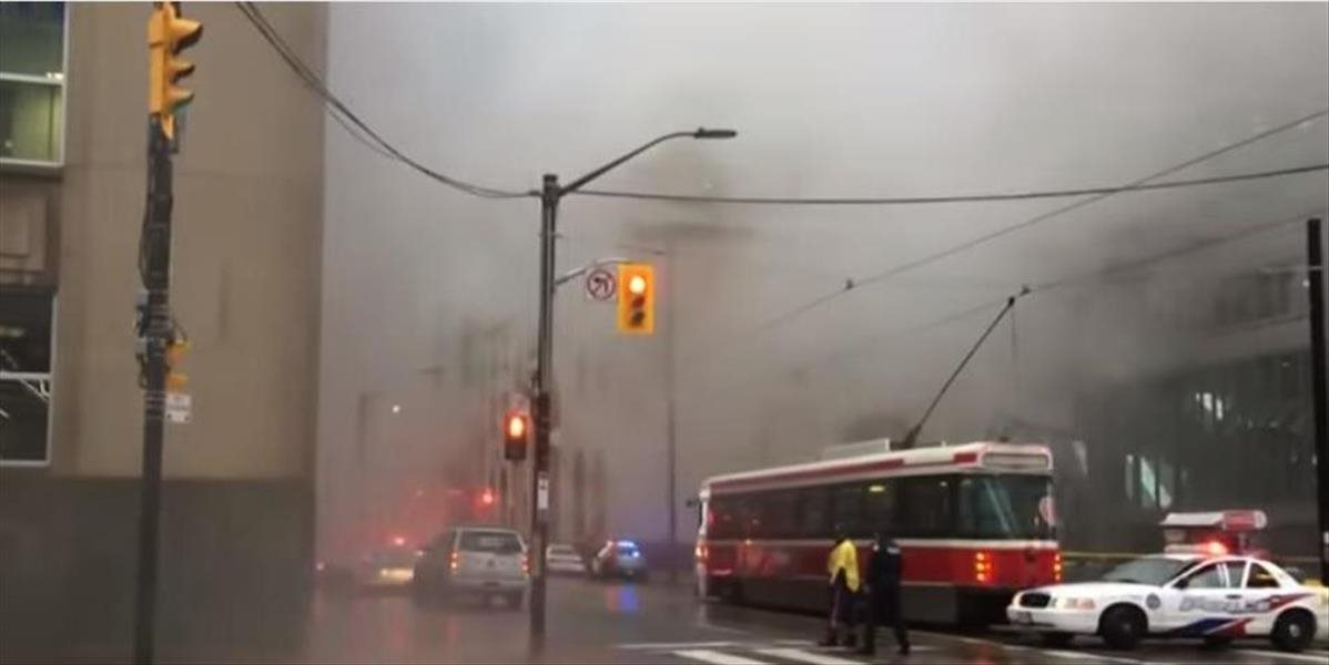 VIDEO Silné explózie a hustý dym narušili dopravu v Toronte