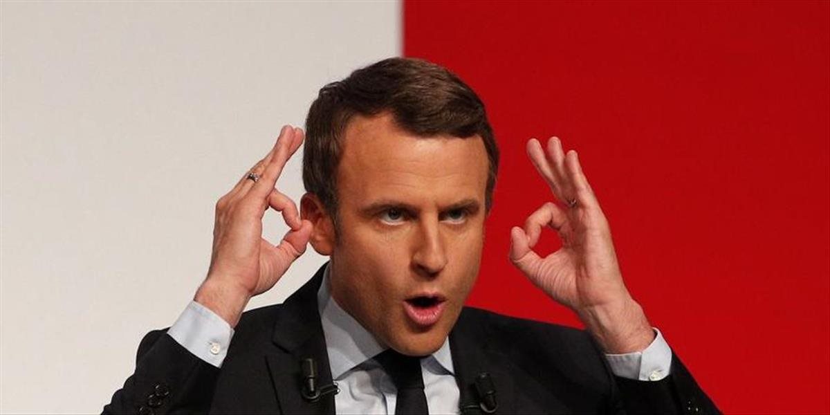 Macron: S Le Penovou treba diskutovať, aj keď sa pri tom človek zašpiní