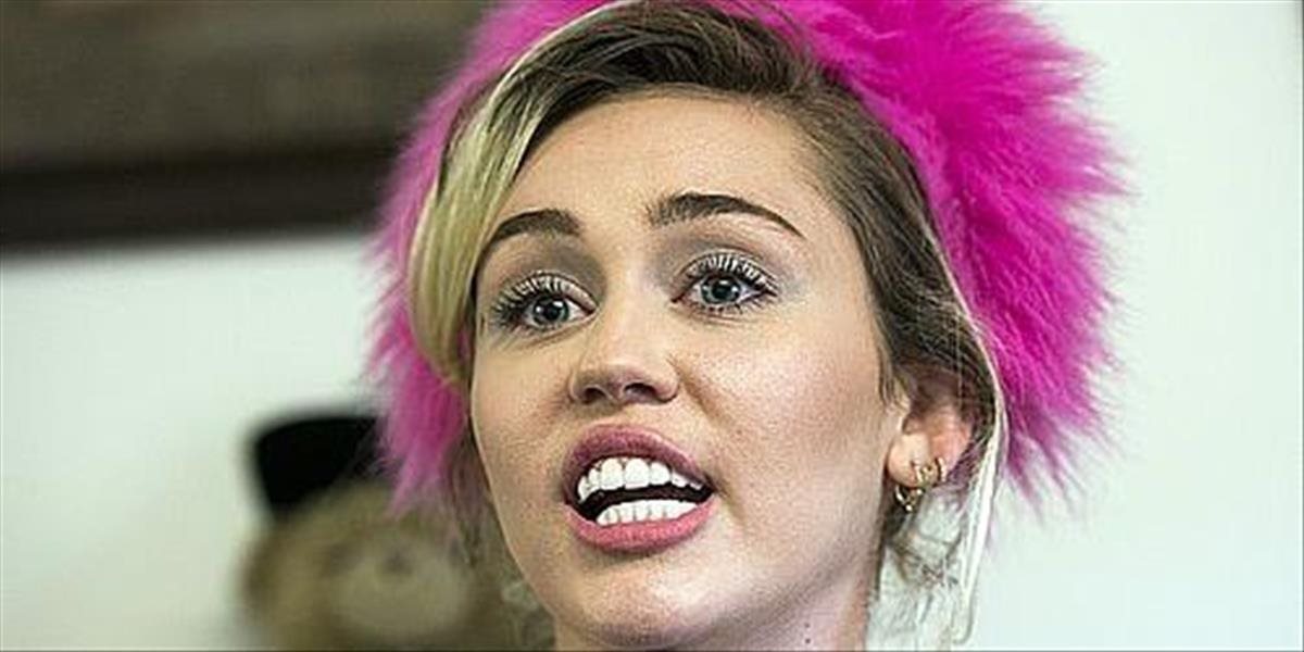 Speváčka Miley Cyrus chce skoncovať zo závislosťami