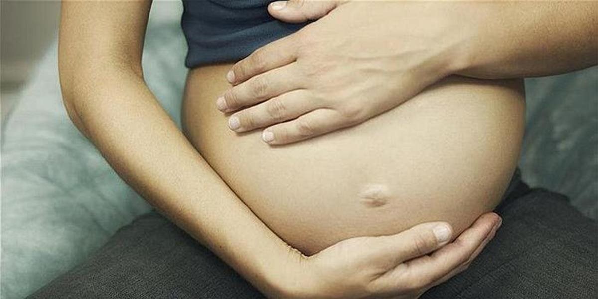 Záujem o pôrodné asistentky v domácnostiach stúpa, poisťovne to ale nehradia