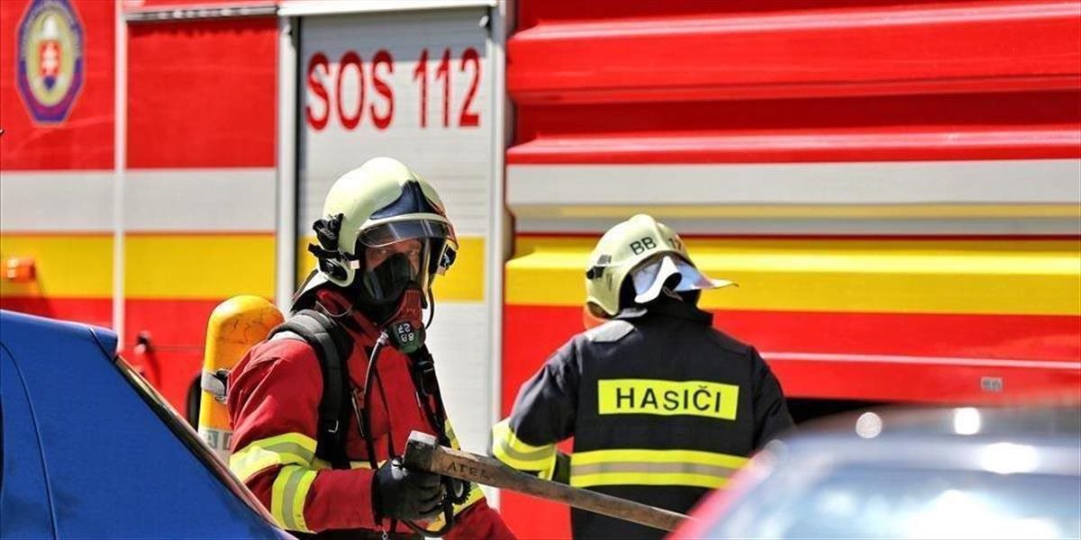 AKTUALIZOVANÉ Na Železničiarskej ulici v Bratislave unikal plyn, hasiči evakuovali 8 ľudí