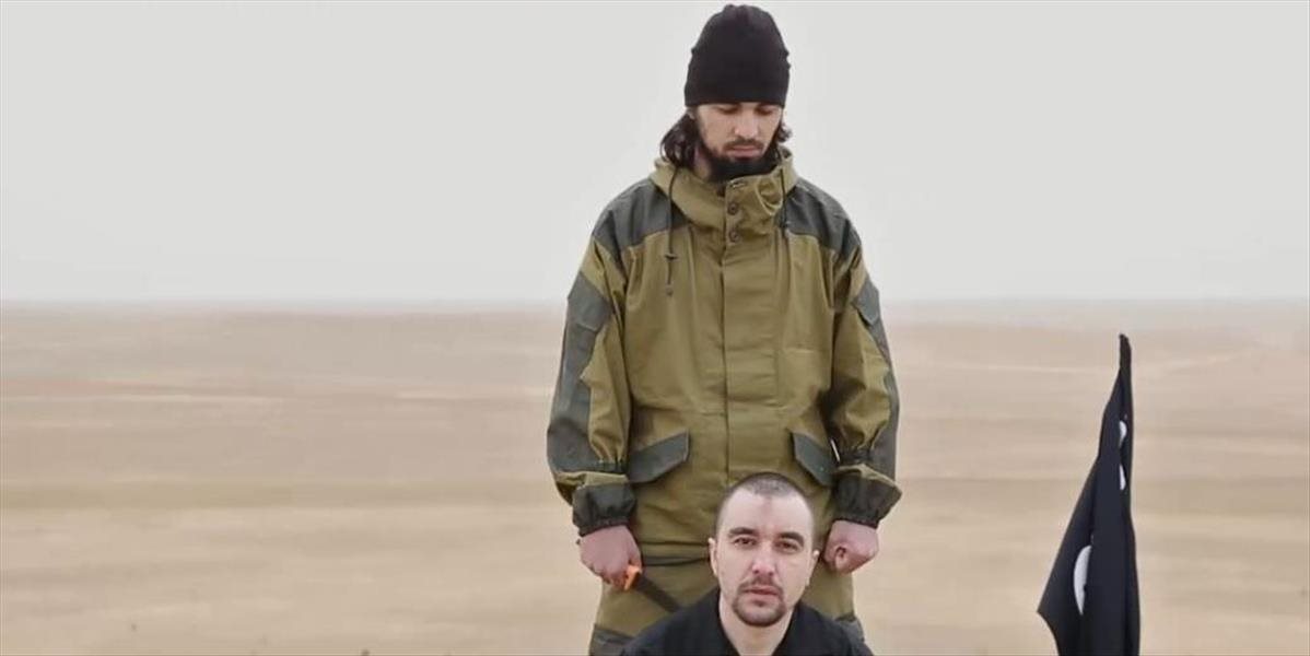 Na internete sa objavilo video zachytavajúce prívrženca IS ako stína hlavu ruskému agentovi