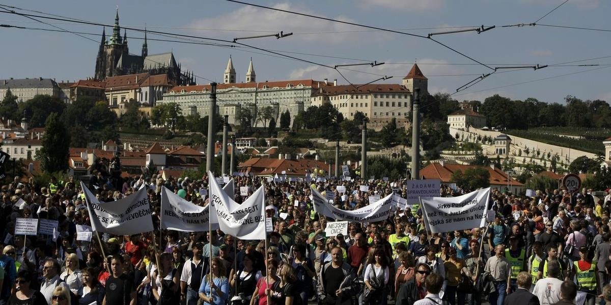 Ľudia v Brne a v Prahe demonštrovali, požadujú odstúpenie prezidenta Zemana i Babiša
