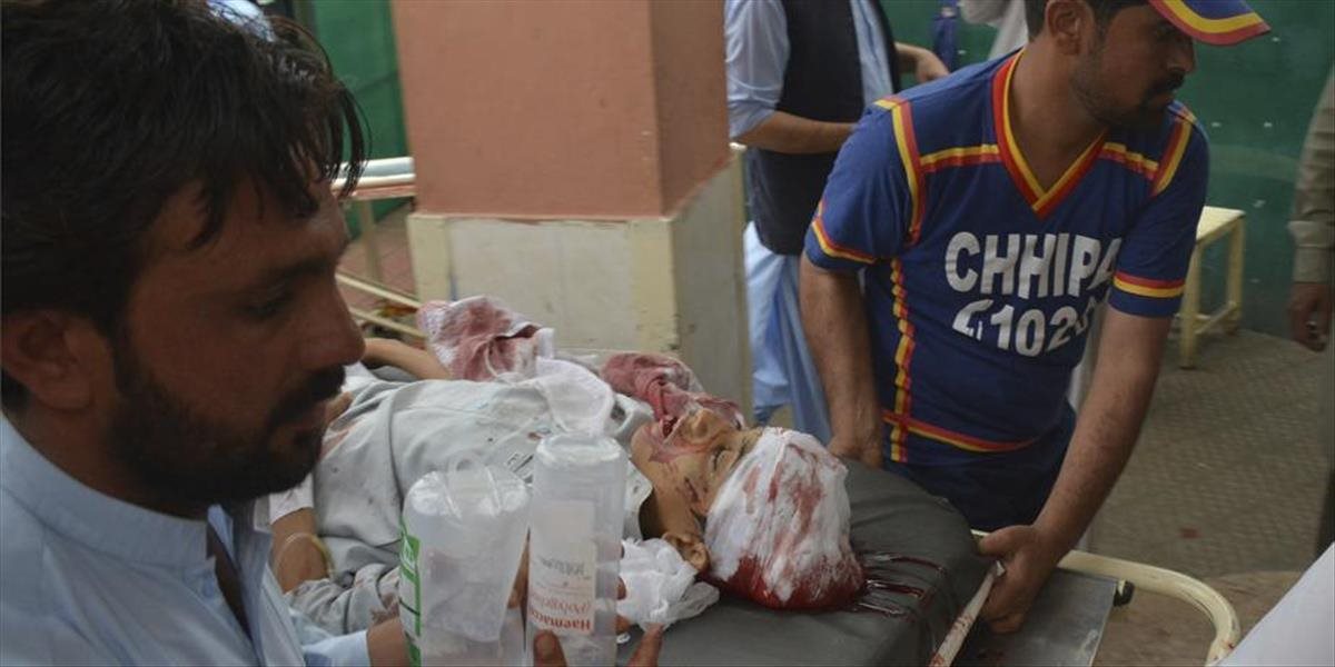 Pri bombovom útoku v Pakistane zomrelo 25 ľudí, zranenia utrpel podpredseda Senátu