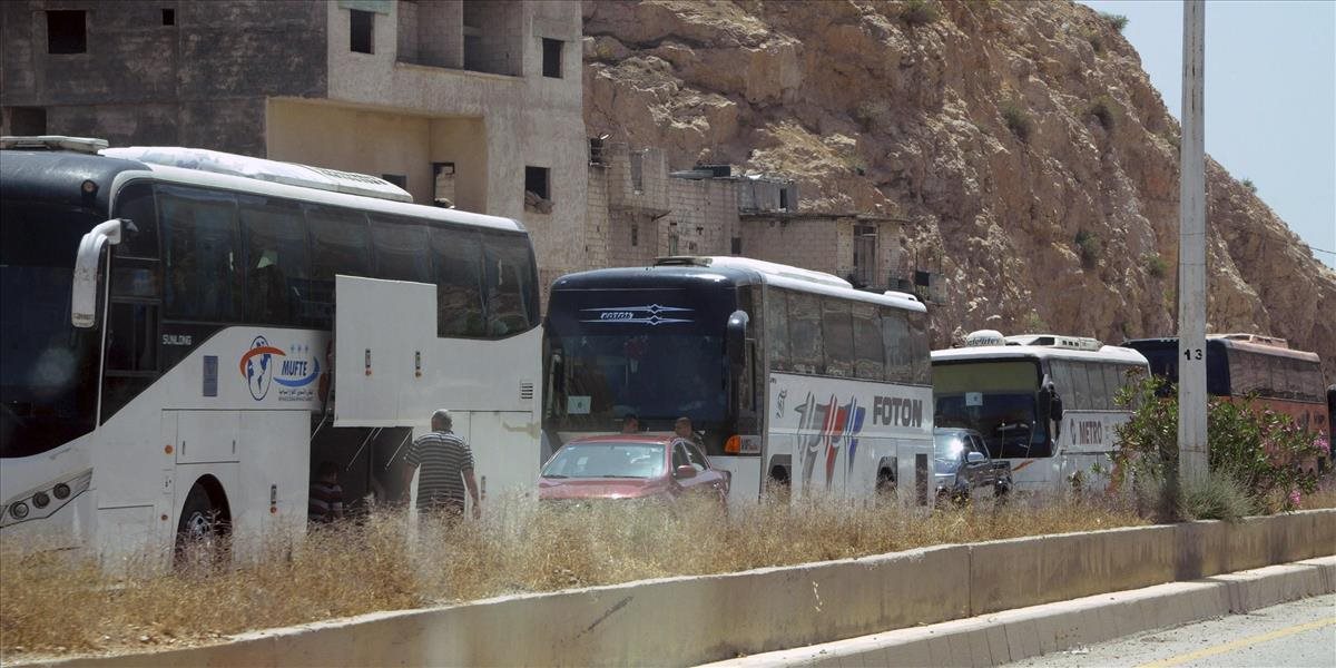 Z predmestia Damasku evakuovali vyše 2000 civilistov a povstalcov